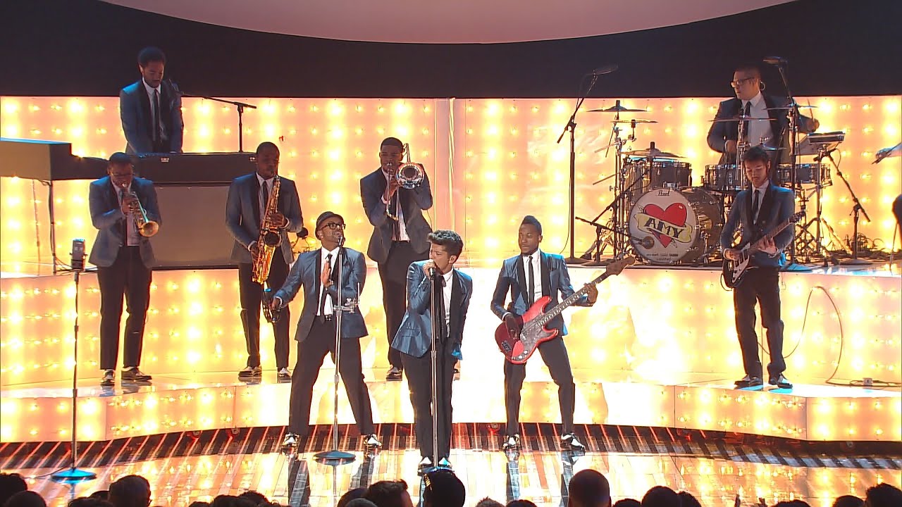 Bruno Mars - Valerie - VMA's 2011 4K Remaster