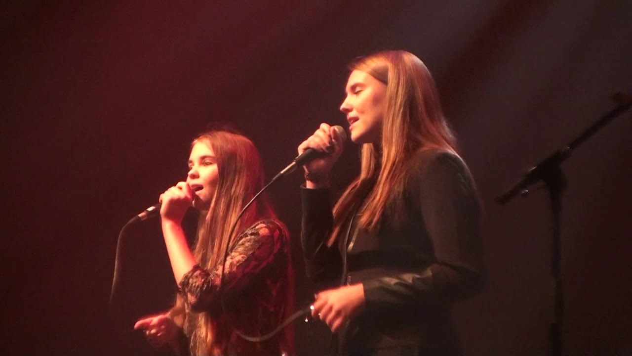 Michelle & Yasmine - Last Christmas