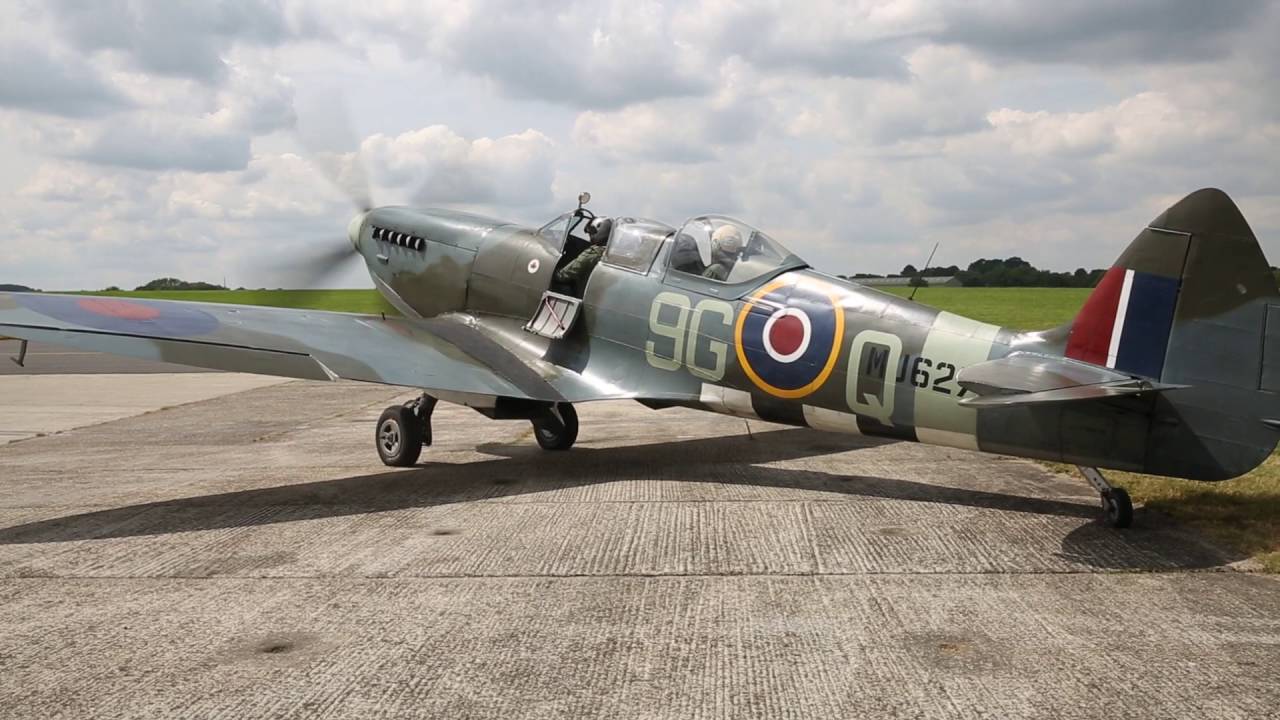 Last of Czech fighter pilots from Battle of Britain flies in Spitfire at Biggin Hill
