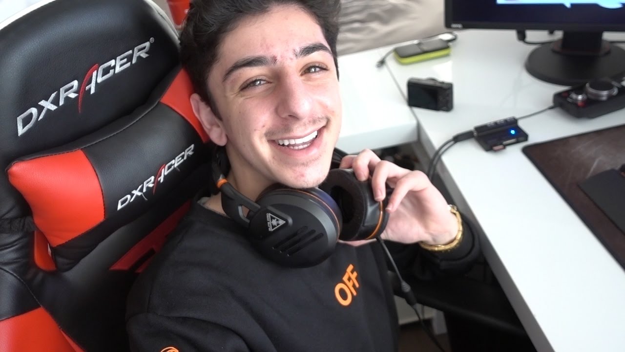 SPECIAL GUEST AT THE FAZE HOUSE