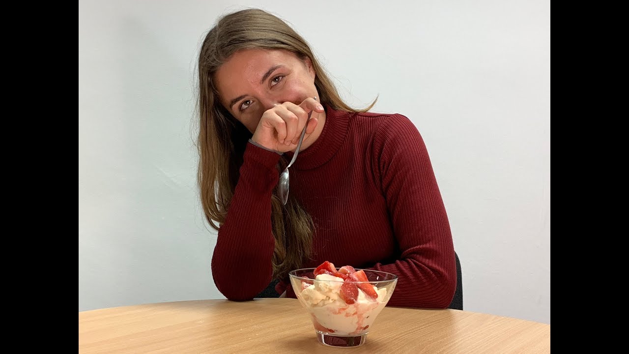Immigrant in the UK tries British pudding (and cried inside)