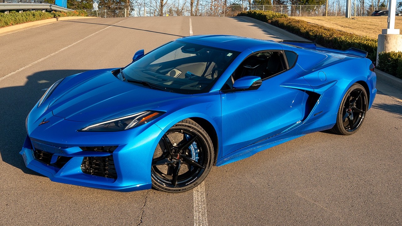 Corvette E-Ray 2026 года [Первый тест-драйв и полный обзор в формате 4K]