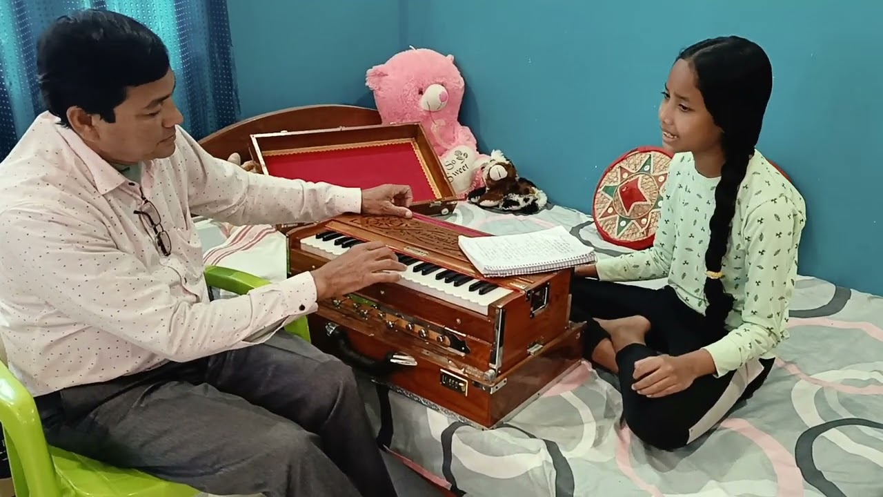 এটি লোকগীতৰ অনুশীলনৰ মূহুৰ্ত ত তুলসী গগৈ চাৰ ৰ সৈতে আমাৰ jyotishmita ♥️♥️♥️