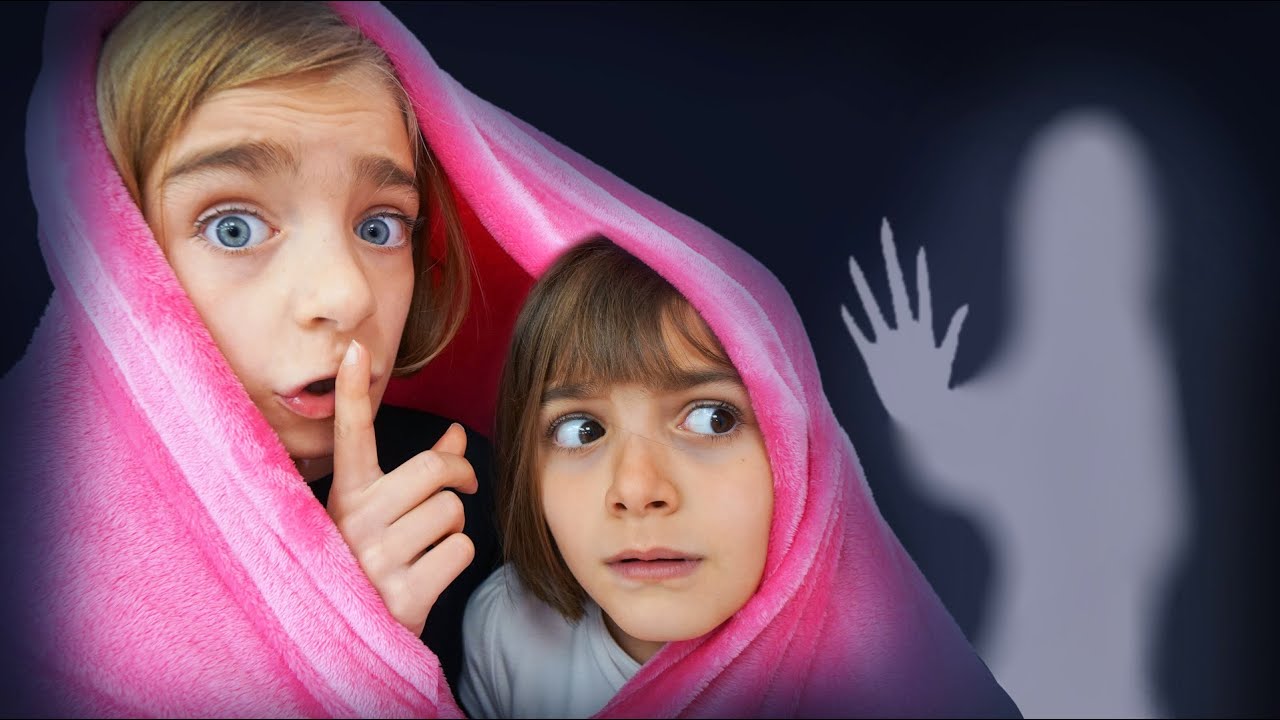 Gisele ense&ntilde;a a Claudia que la oscuridad es divertida Las Ratitas