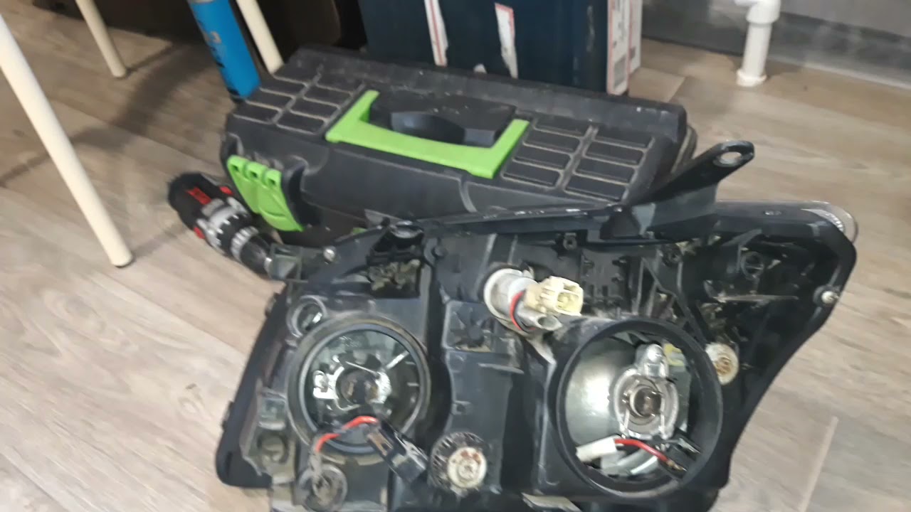 Запотевание фар TOYOTA AVENSIS T250