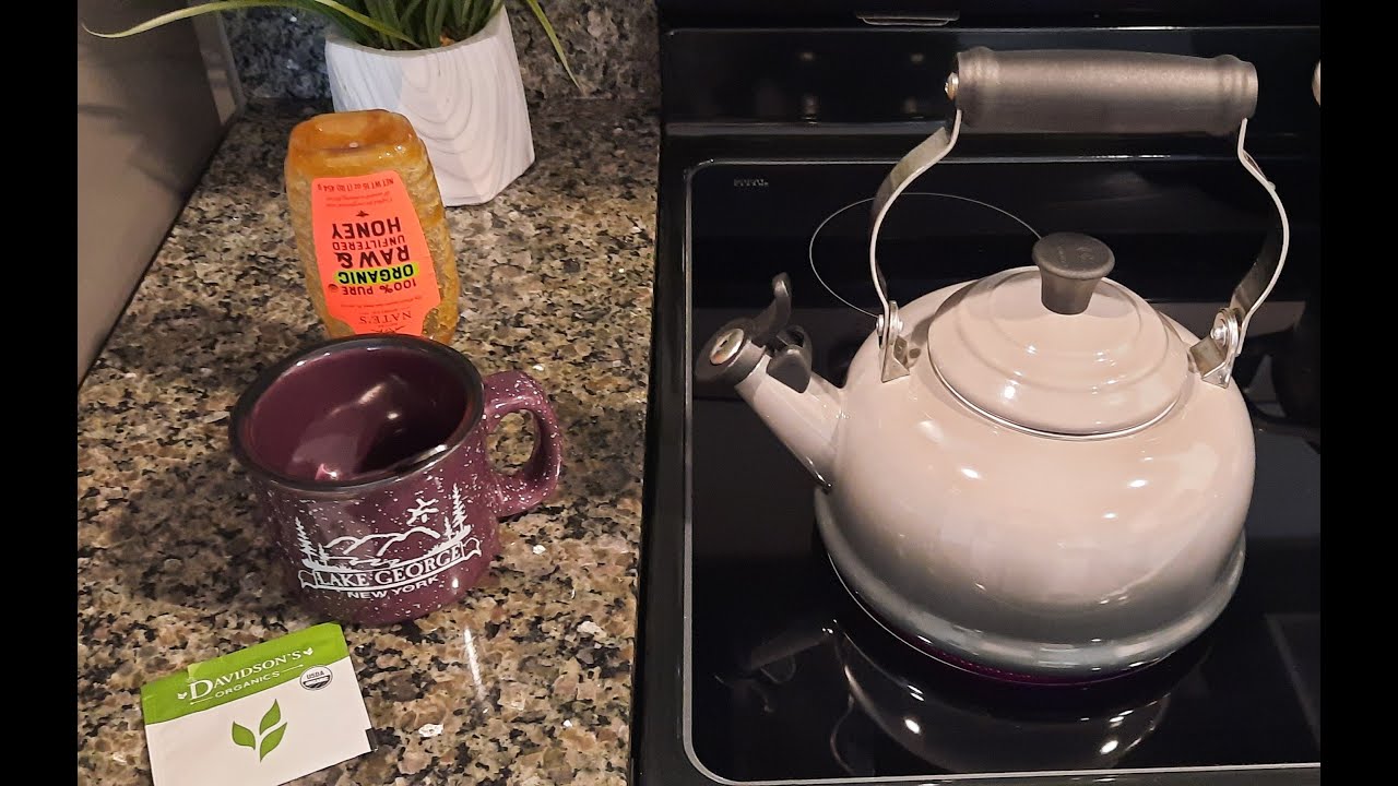 Unboxing My Le Creuset Whistling Tea Kettle in Oyster @lecreusetUS​