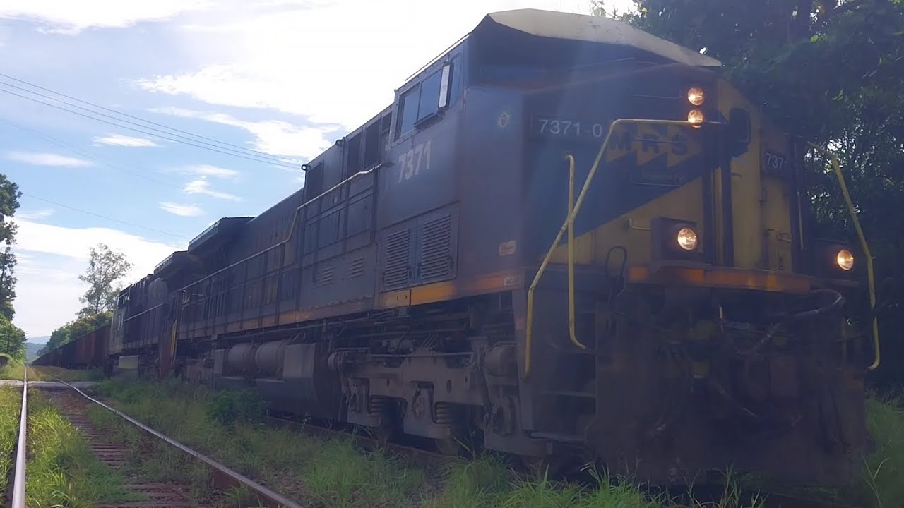 MRS - Trem de carvão vazio (QZH) com dupla de locomotivas AC44i em Seropédica, RJ.