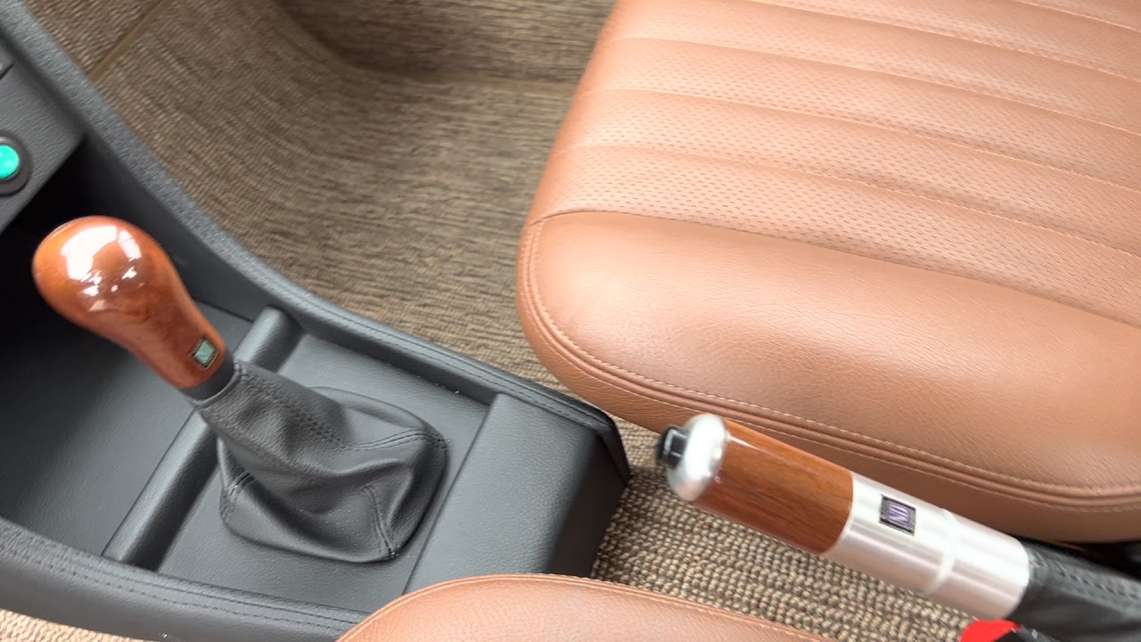 1975 BMW 2002 (SnowWyt) Interior Overview