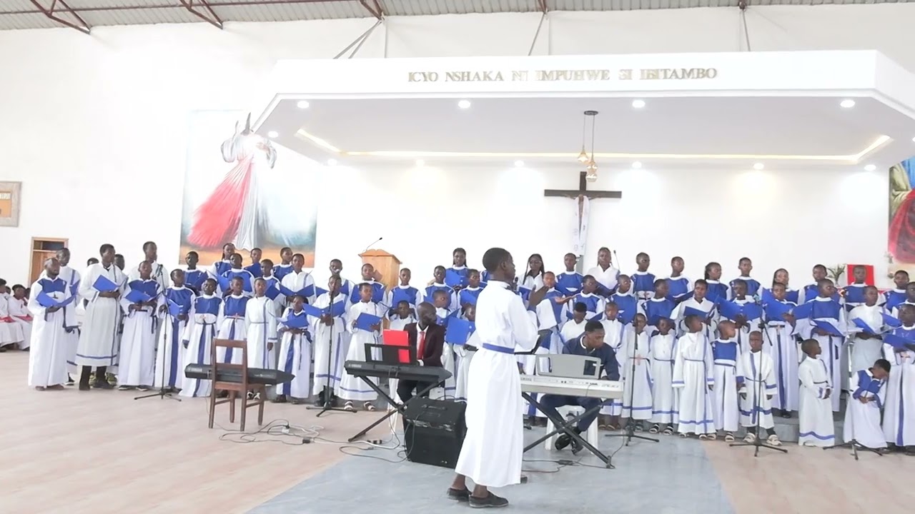 Pueri Cantores Ruhango yaririmbye neza indirimbo