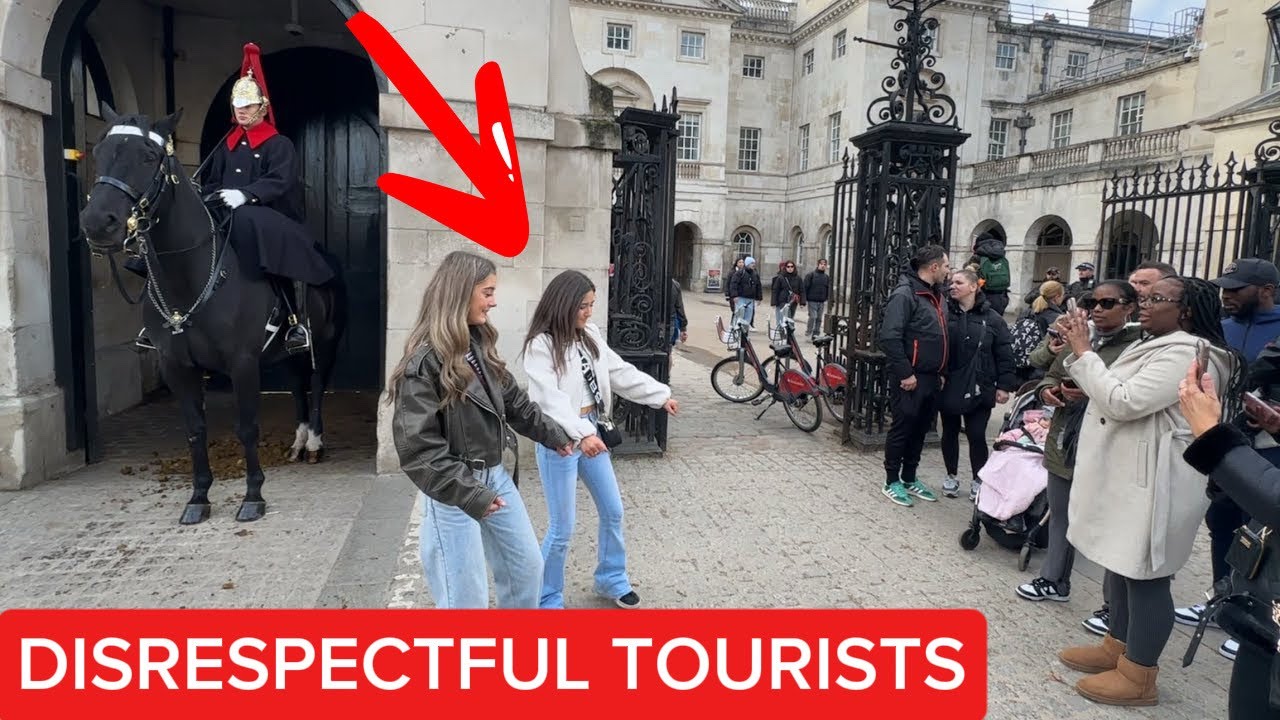 Unbelievable! Girls Dance in Front of Royal Guard