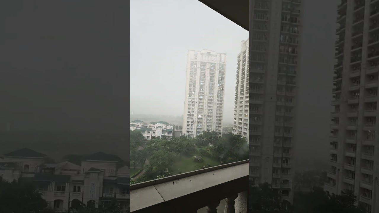 India Extreme storm in Noida now
