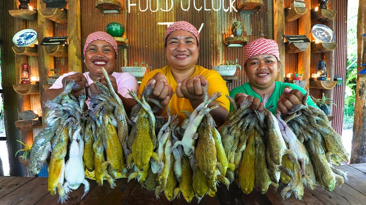 Catching Frogs from Rice Field and Cooking Delicious Grilled Frogs Mouthwatering