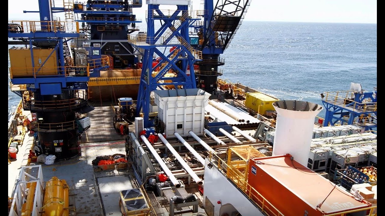TENDIDO DE TUBERÍAS SUBMARINAS