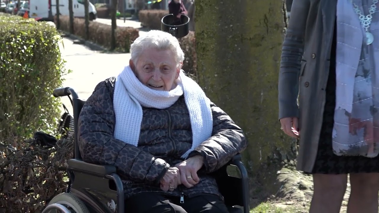 Een bankje voor de 100 jarige Maria Heesters Reusel