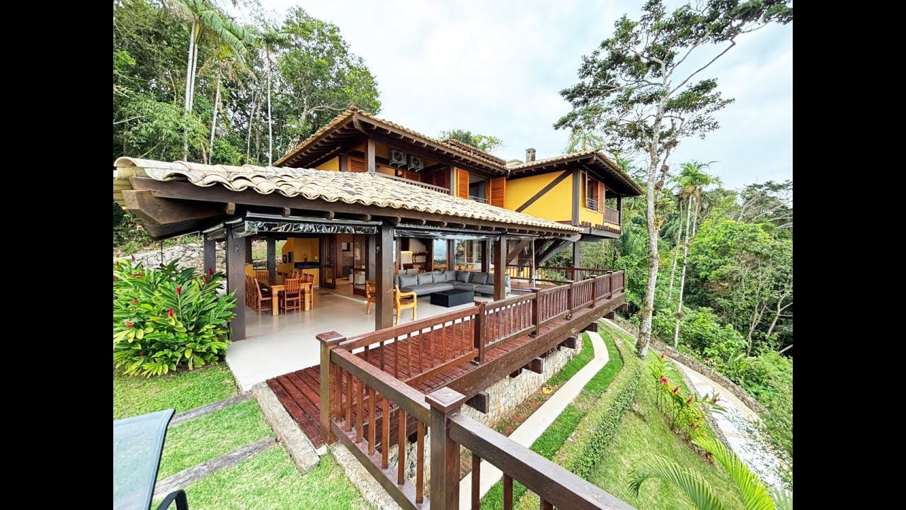 Casa em condomínio fechado no Guarujá com vista incrível para o mar.