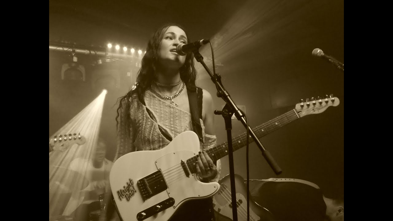 Alexandra Leaving - These Scars