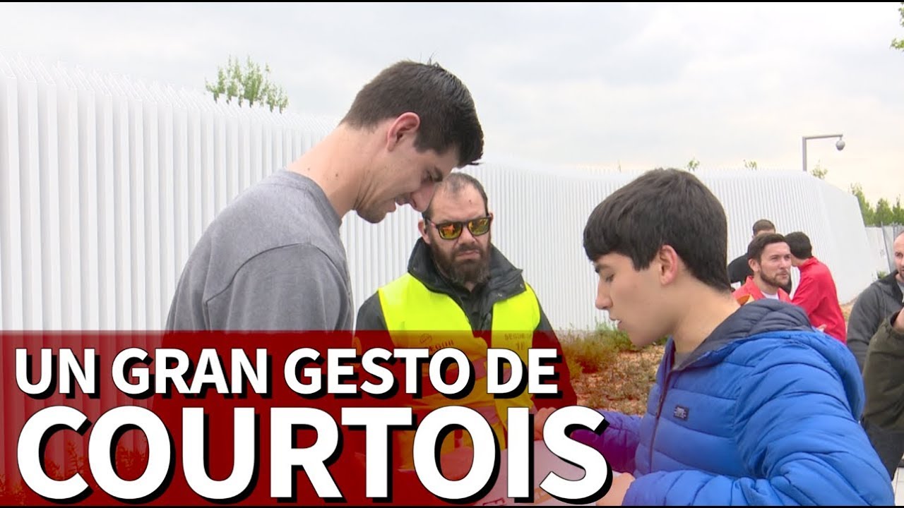 Lo nunca visto en Valdebebas, ¡Courtois se bajó del coche y atendió a todos los fans!| Diario AS