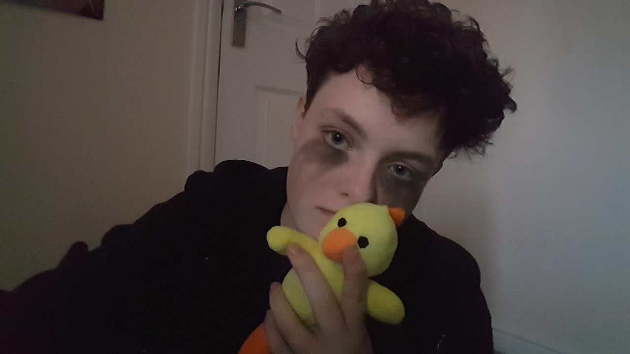 Staying in - Virgil Sanders Cosplay