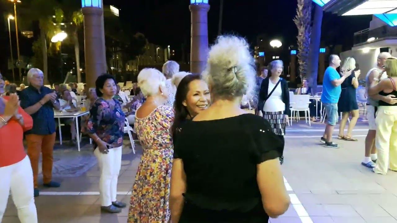 Deel-2)Een gezellige dansavond met muziek van DJ- * Marcel * donderdag 28 Sept.2023.Malgrat de Mar.