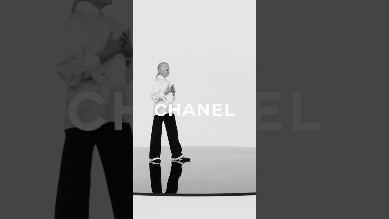 J12. A lesson in chance with Ali MacGraw and Pen&eacute;lope Cruz &ndash; CHANEL Watches