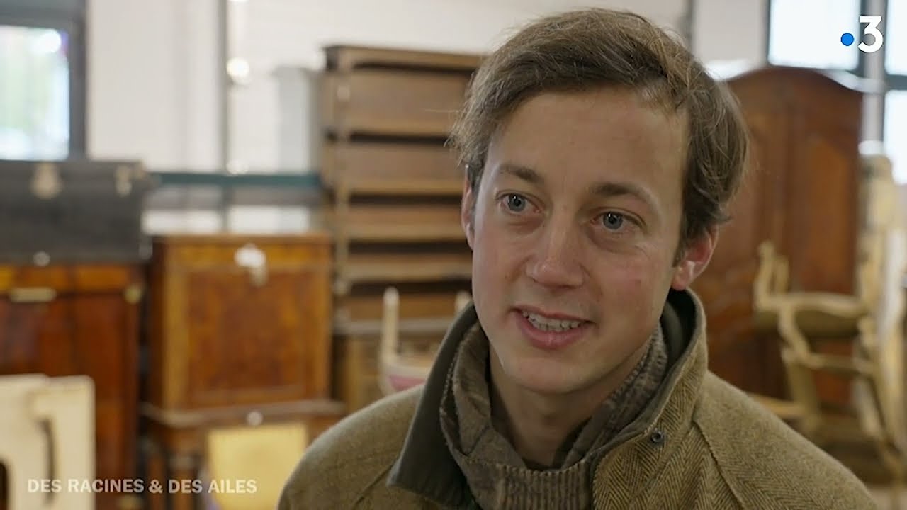 Ivoire Troyes aide Edouard Guyot à remeubler le Château de Vaux dans Des Racines et des ailes