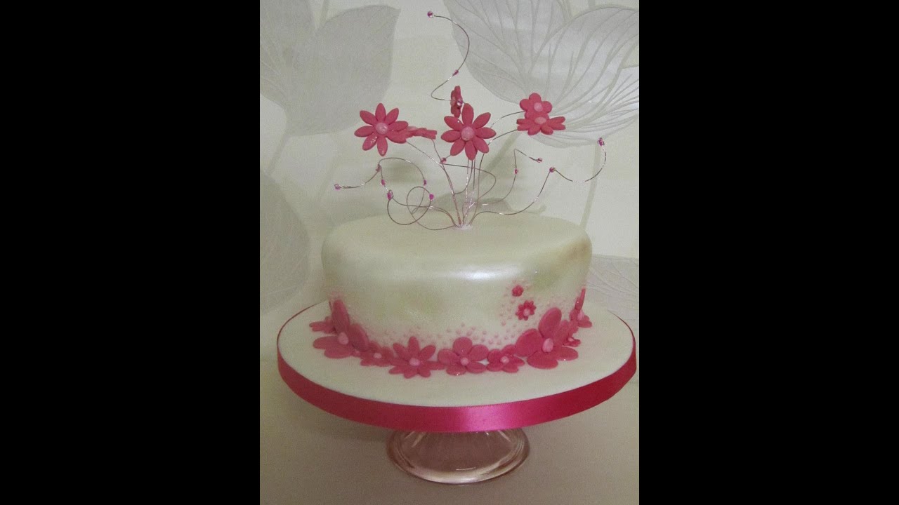 Torta decorata con fontana di fiori