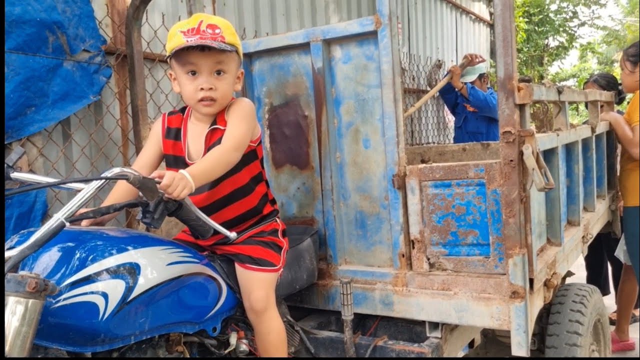 Chuột Đòi Đi Theo Mẹ Để Đẩy Phụ Xe Anh Hai Lên Và Cái Kết Cho Mẹ Nè #ngocdieuvlog #chuotdoiditheome