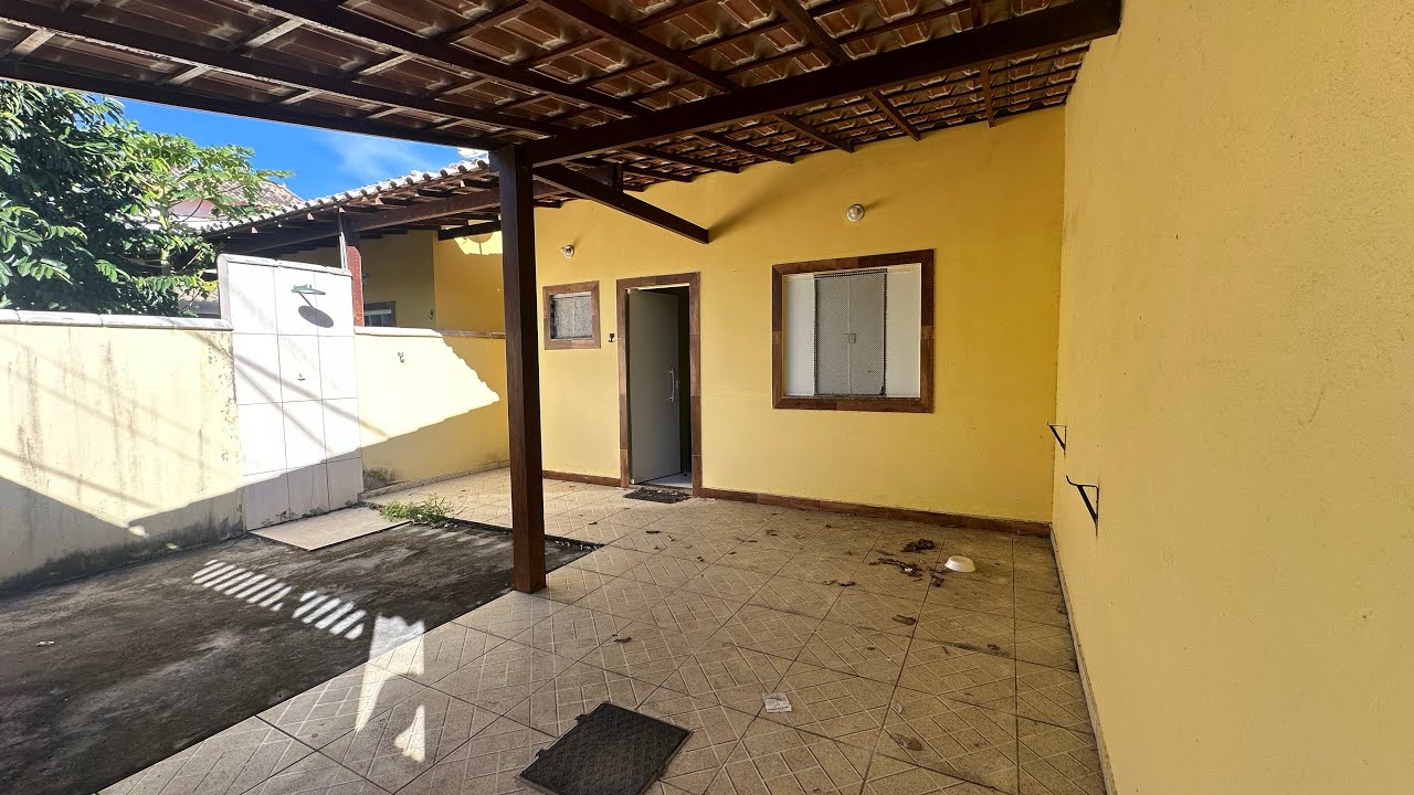 Casa a poucos passos da praia, praticamente pé na areia em Unamar - Cabo Frio