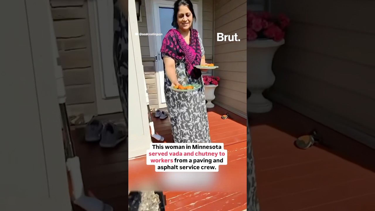 A woman shared homemade vada and chutney with construction workers when they complimented its aroma.