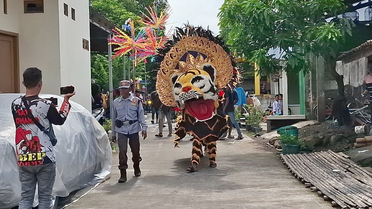 Kirab barongan dan drumband dewa dewi hari ini live tangkis guntur demak