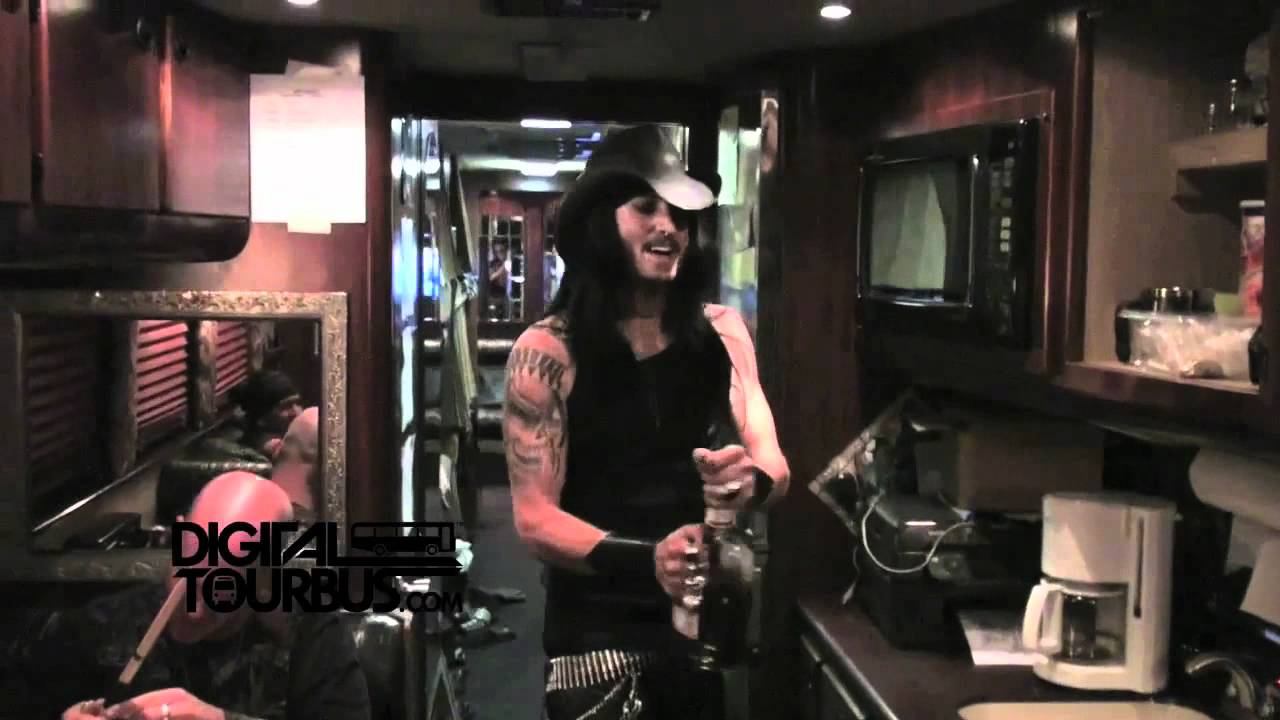 Pop Evil - BUS INVADERS Ep. 26