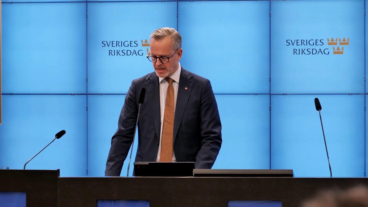 LIVE: Pressträff med Mikael Damberg