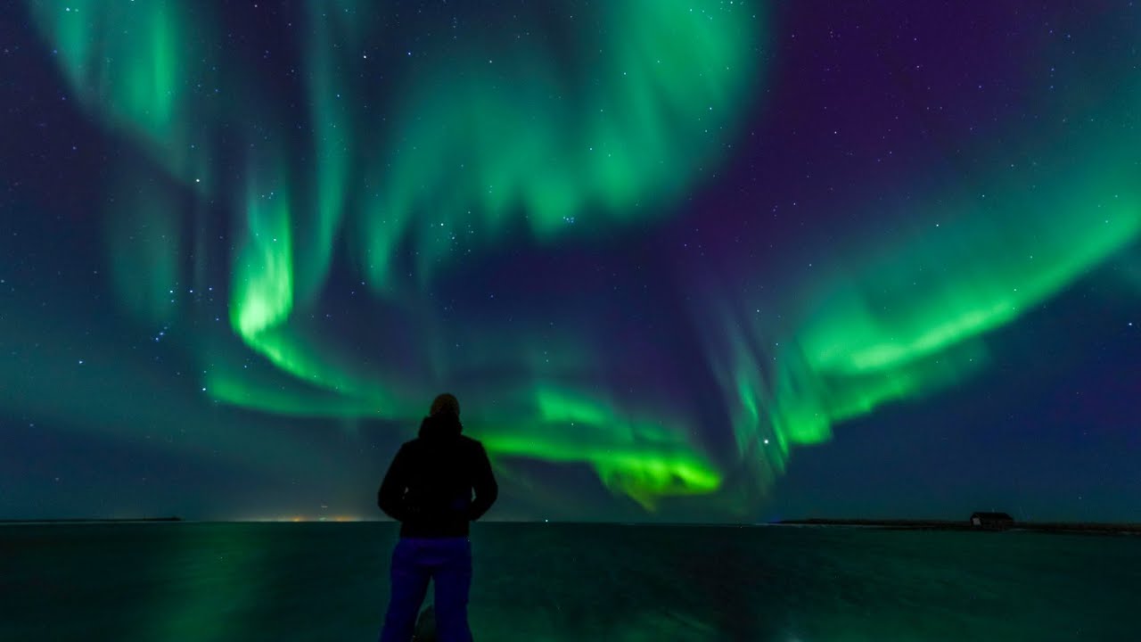 🇮🇸NORTHERN LIGHTS OVER REYKJAVIK CITY, ICELAND. REAL TIME VIDEO! REAL SPEED OF NORTHERN LIGHTS!
