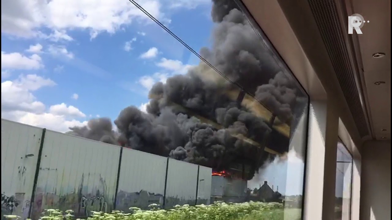 Grote brand in Berkel en Rodenrijs. Video: Little Dutch
