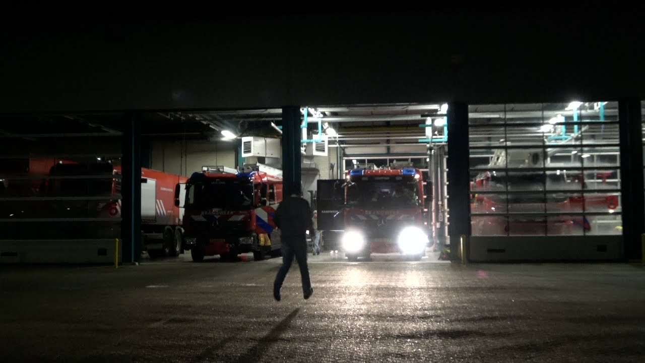 P1| [Alarmering & Opkomst & Uitruk] MELDING PERSOON TE WATER - Brandweer Politie Ambulance Lelystad