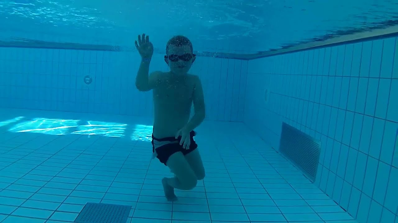 Pagus Hotel - pool jump
