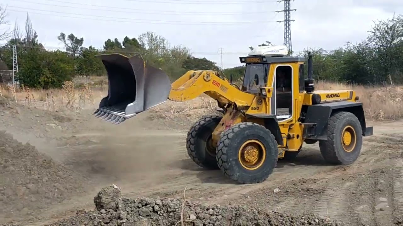 HANOMAG 55D rebajando tierra .excavaciones y derribos hnos Hernández .