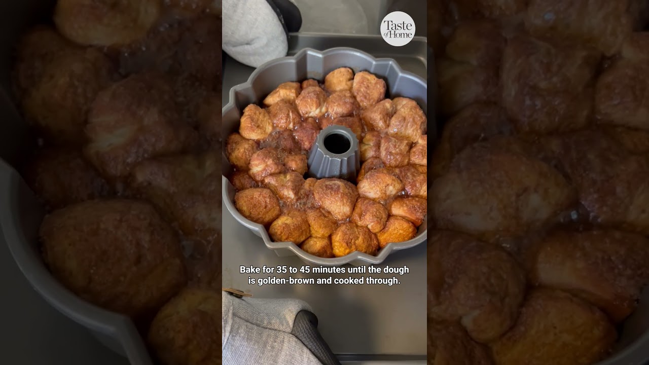 This pull-apart monkey bread is ooey, gooey, and full of cinnamon sugar goodness!  #desserts