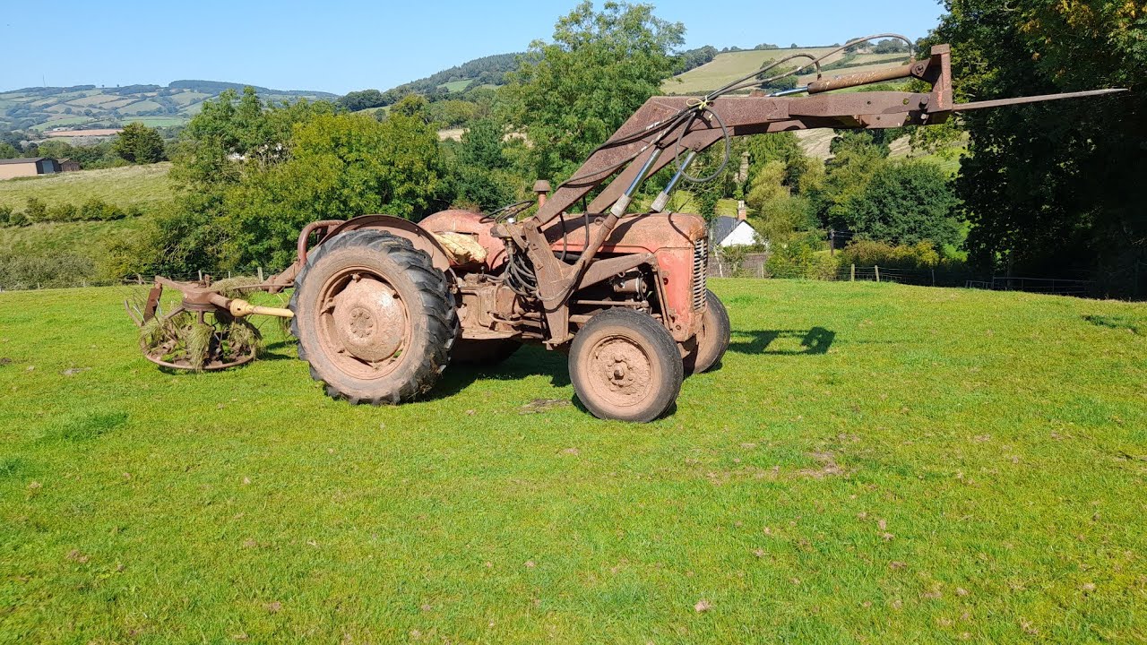 Haybobing with the Massey Ferguson 35 Part 2