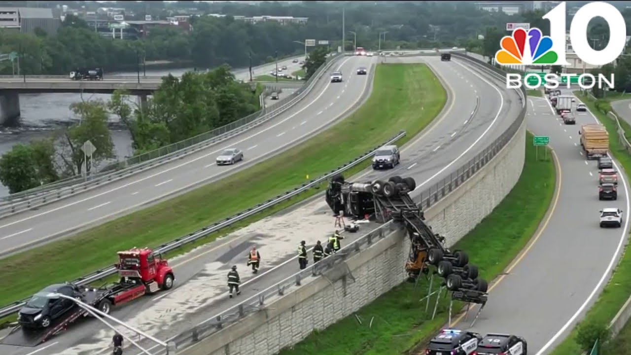 Tractor-trailer rollover crash causes traffic delays in Manchester, NH