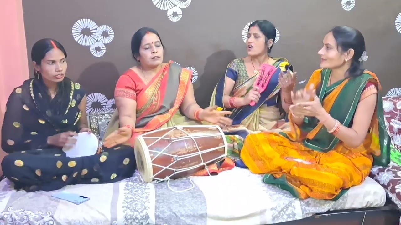 Sun le oo pyari maiya..pyari pyarii maiya khte hain kishan kanhaiyaaaa meri radha see krdo sagaaiii