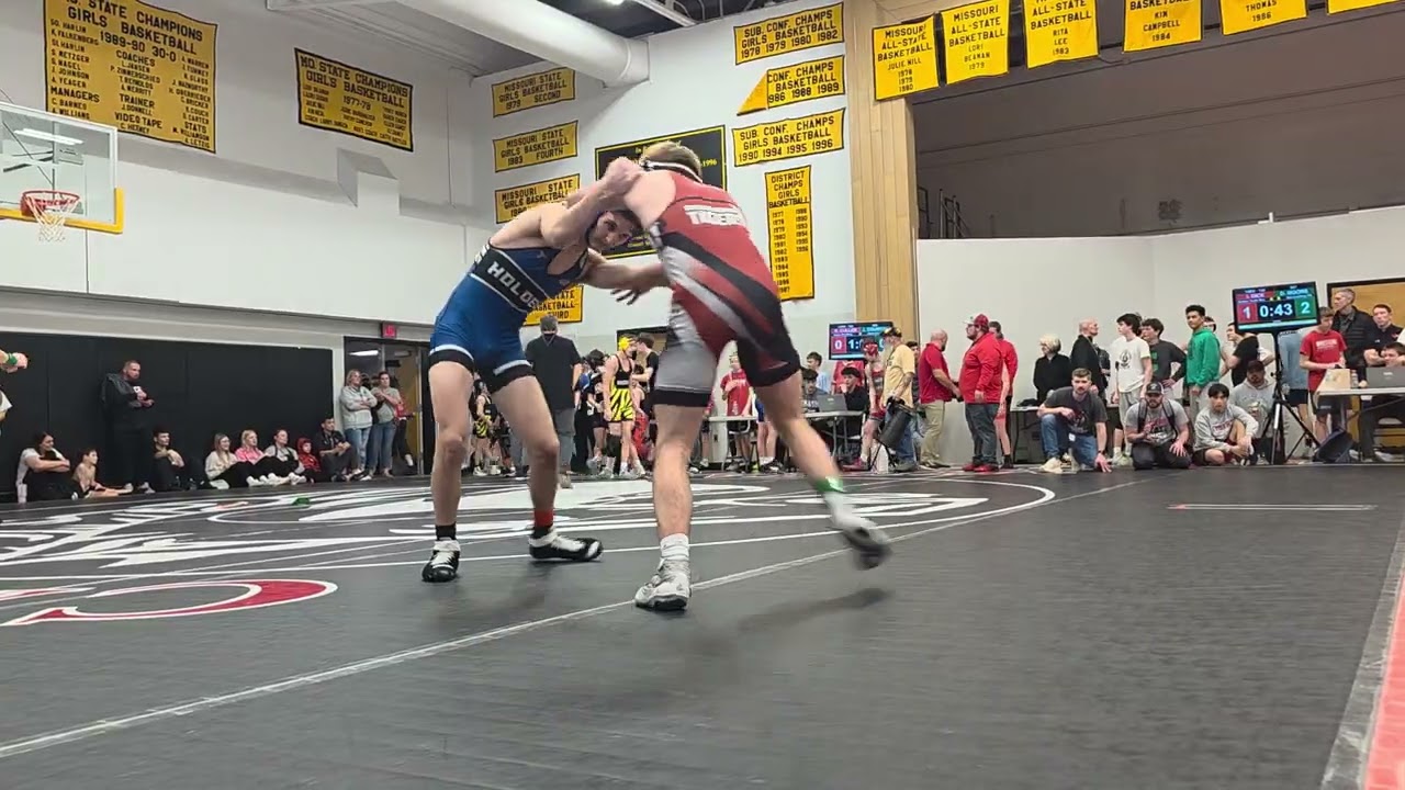 2026 District 4 youth wrestling tournament. Isaiah Dick vs Dylan Moore. 
