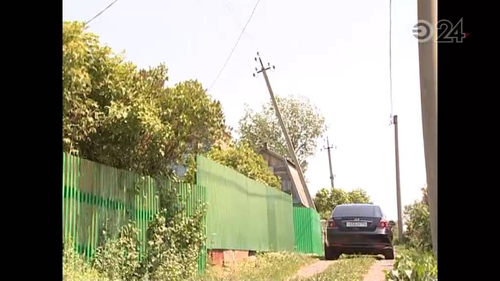 В Нижнекамске электрический столб может упасть в огород к дачникам