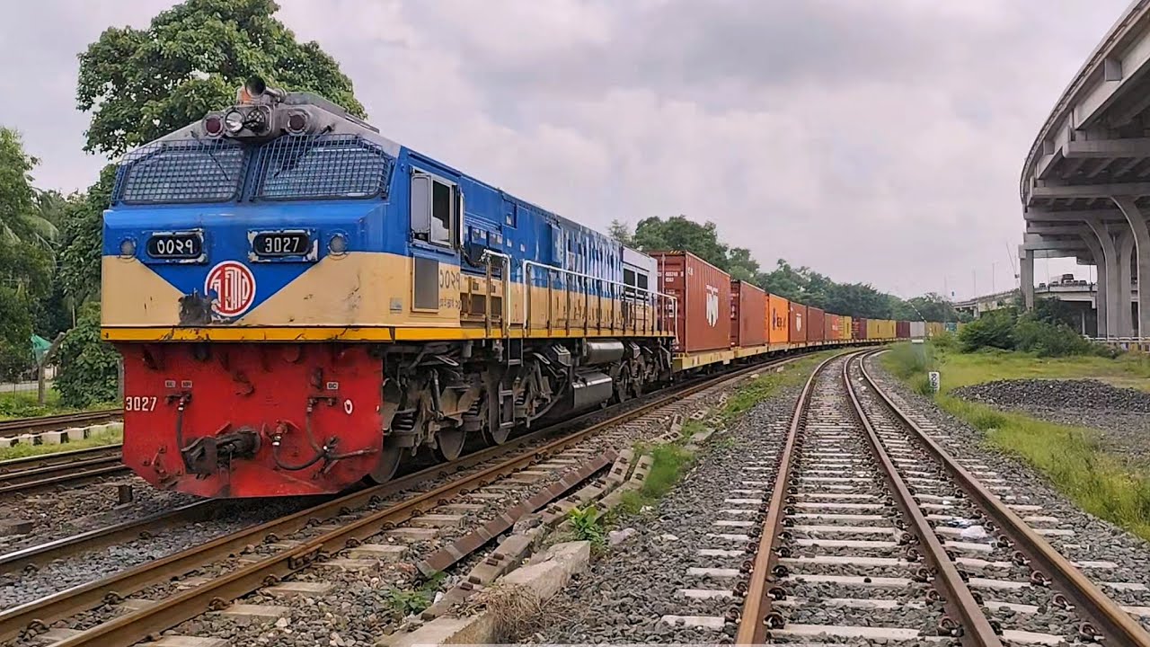 Largest Freight Train passing Through by Banani Railway overpass || মালবাহী ট্রেন || Hyundai rotem