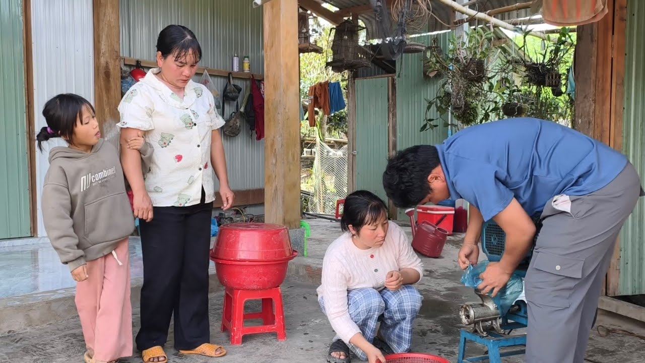 Lý Tiểu Da visits Vê La’s house to grind rice cakes in preparation for Tết. 🎋✨