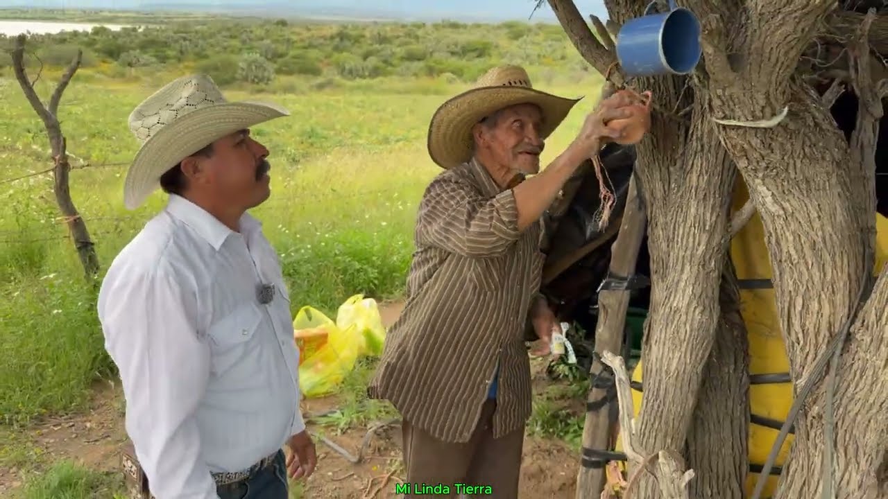 EL HOMBRE QUE VIVE EN EL CAMPO Y ENTRE SUS CABALLOS Y MULA