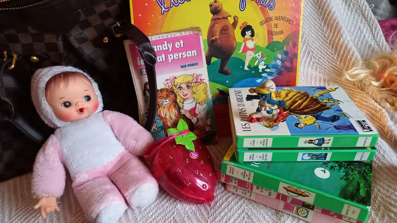 VIDE GRENIER LIVE. Des pépites ! Monstre gentil et de la lecture en vue !