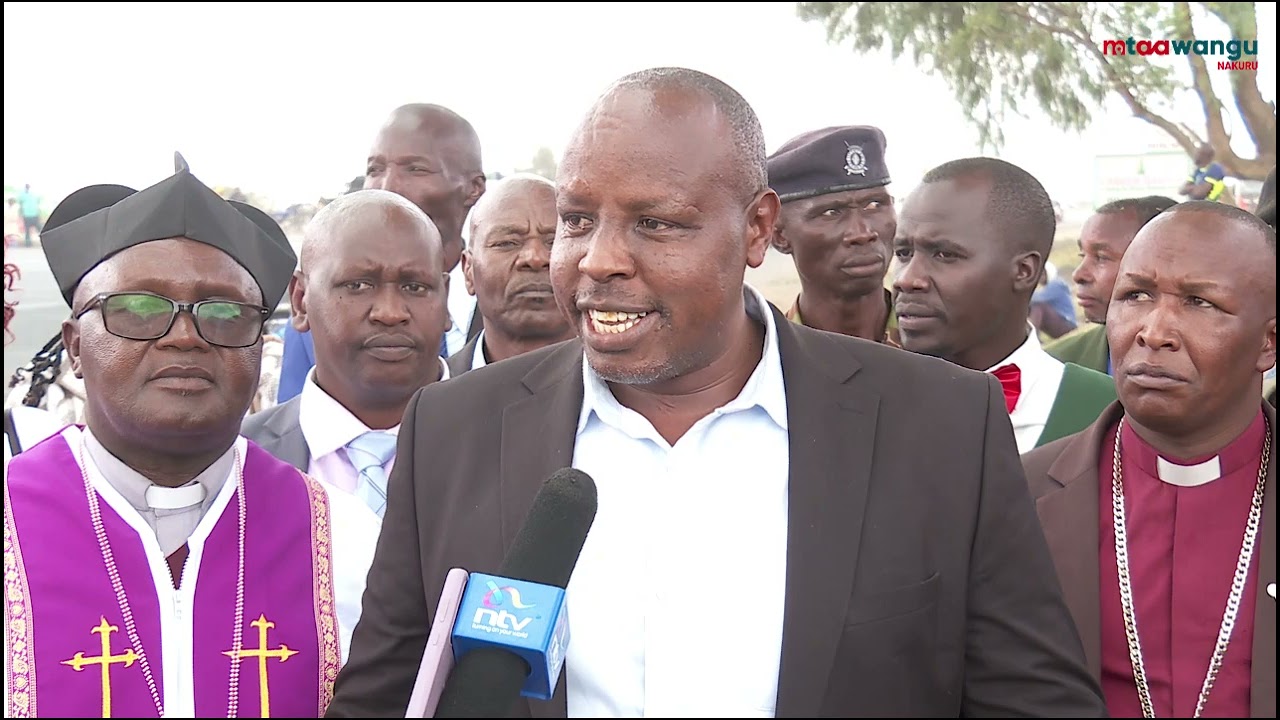 Police and clergy conduct joint prayers at Gilgil blackspot along Nakuru - Nairobi highway.