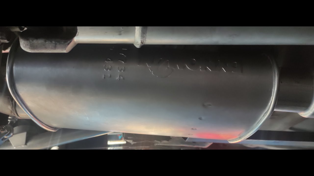 Сравнение глушителей Dynomax Super Turbo 2,5 дюйма и X-образной трубы с катализатором 3 дюйма без...