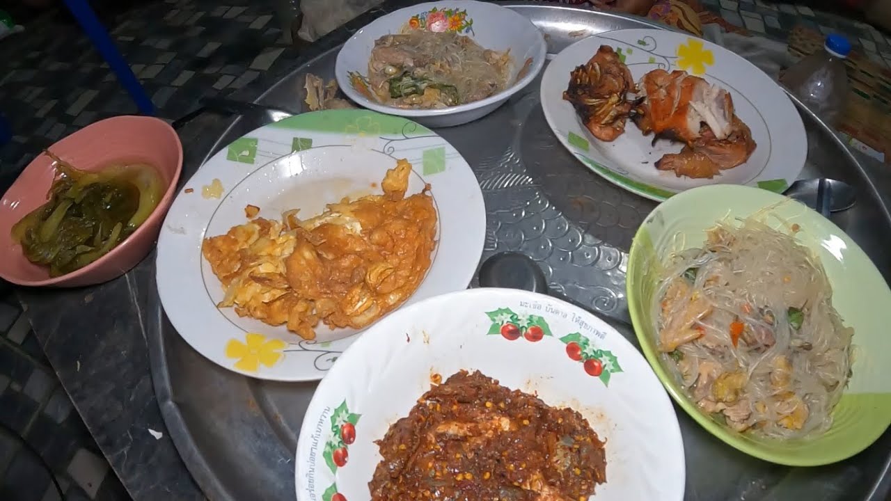 ปิ้งไก่บ้าน แกงไก่ใส่วุ้นเส้น ทอดไข่ฝีมือแม่ แจ่วบอง